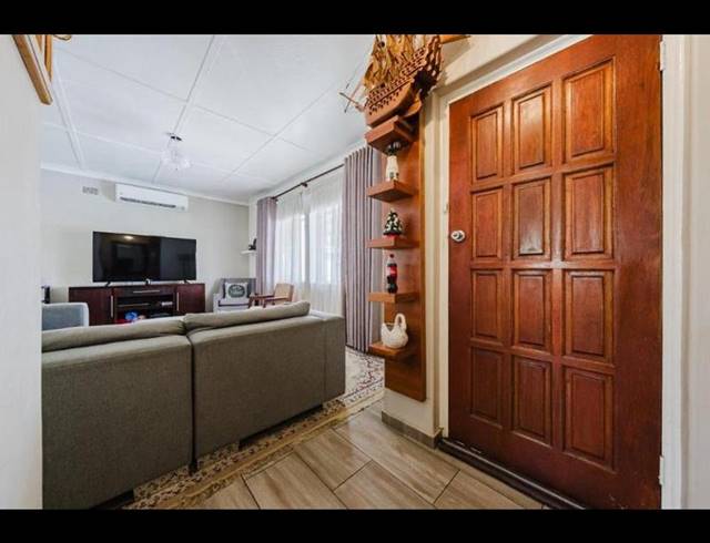 3 BEDROOM HOUSE FOR SALE IN LINMEYER